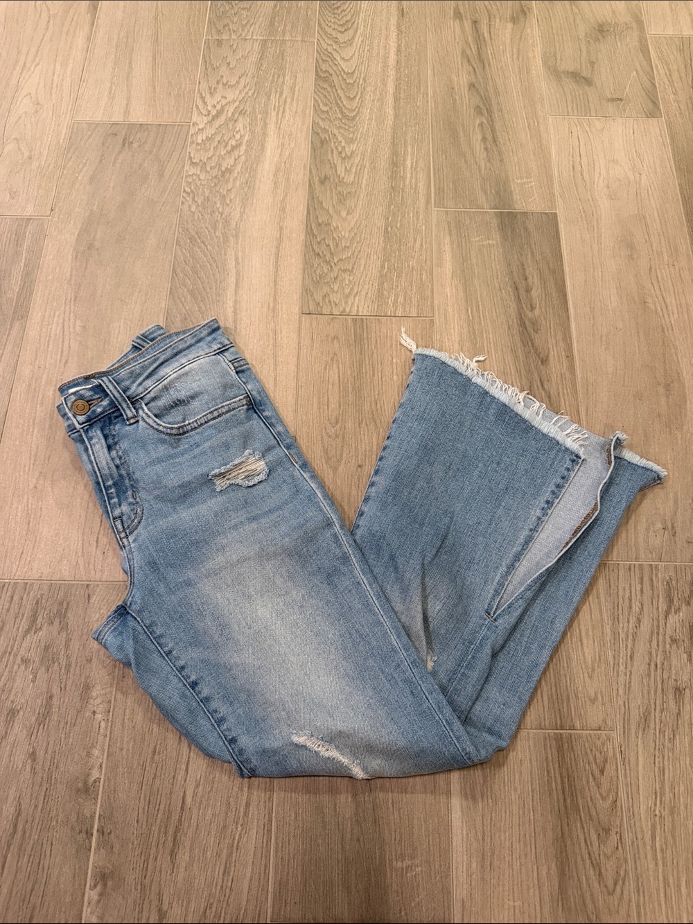 Flying Monkey Woman’s Light Blue Distressed Flair Jeans Size 26